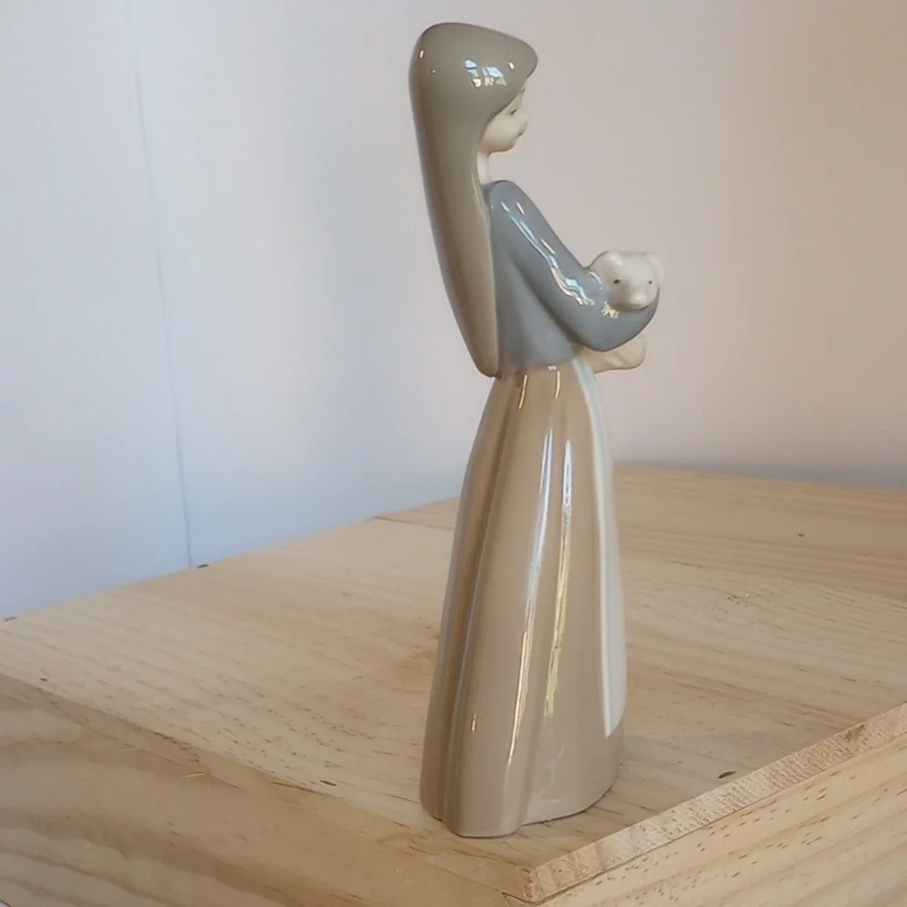 Lladro girl with pig 7 inches - Picture 5 of 5